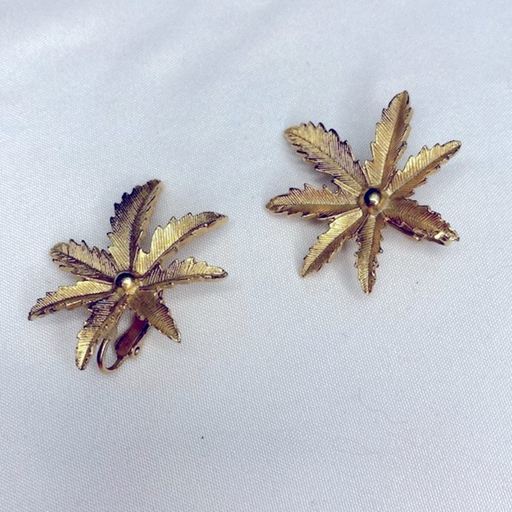 Sarah Coventry Vintage Palm Leaf Clip On Earrings